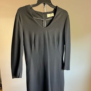 MMLafleur black dress, darting makes beautiful silhouette